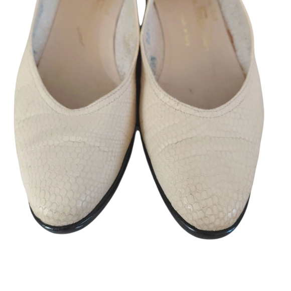 Salvatore Ferragamo Women's Wedge Flats Cream Snake Embossed Flat Shoe 8.5 - Picture 2 of 11